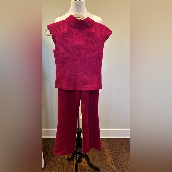Chanel Raspberry Boucle Sleeveless 2 piece pant set - Picture 1 of 10